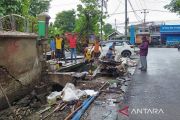 Lapak ternak 34 tahun di trotoar Makassar ditertibkan