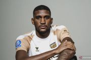 Dewa United Tambah Perisai: Damion Lowe Hadir di Lini Belakang