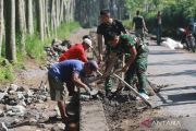Bukan sekadar jalan biasa! sinergi TNI-warga di Kediri ubah wajah Desa Gadungan jadi jalur ekonomi
