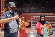 Bersih-bersih jelang Imlek