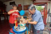 Klenteng di Temanggung bersih-bersih patung dewa