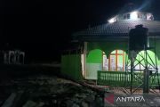 Penyintas banjir di Tapsel Shalat Tarawih di masjid yang terdampak