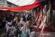 Warga antusias berburu daging "meugang" di pasar Lhokseumawe, Aceh