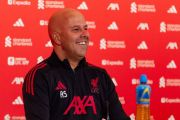 Pelatih Arne Slot menegaskan sepak bola harus berbuat lebih untuk lawan rasisme