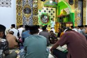 Tarawih pertama di Mamuju disambut hujan