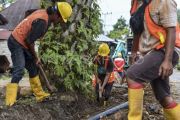 Percepatan pembangunan saluran air di huntara Padang Gantiang