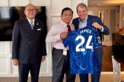 Prabowo terima jersey Chelsea