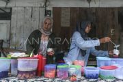 Pasar takjil di Malalak mulai menggeliat pascabencana