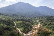 Jalan putus akibat longsor di Malalak telah terhubung
