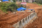 Pembangunan jembatan Armco di Padang
