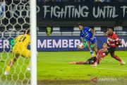 Persib Bandung menang telak 5-0 atas Madura United
