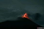 Gunung Ili Lewotolok di Lembata meletus lontarkan api pijar 300 meter dari puncak