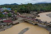 Macet di jembatan Bailey Garoga, cuaca jadi tantangan perbaikan