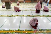 Menilik tradisi megibung saat Ramadan di Bali