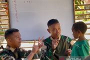 Satgas Yonif 511 beri bimbingan belajar bagi anak-anak Kampung Tima Lanny Jaya