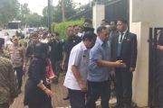Agum Gumelar dan Taufik Hidayat melayat ke kediaman Try Sutrisno