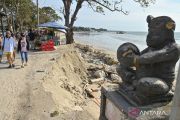 Pantai Kuta Bali alami abrasi akibat terjangan gelombang laut