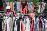 Berburu baju Lebaran gratis di Solo