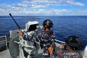 KRI Surik-645 tuntaskan latihan penembakan meriam atas sasaran apung