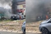 Mobil terbakar di Mampang karena kertas yang dibakar anak kecil