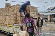 Bulog Papua distribusikan 790 karton minyak goreng di Pasar Hamadi Jayapura