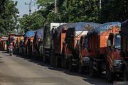 Antrean truk sampah mengular usai longsor di TPST Bantargebang