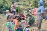 Satgas Yonif 136/TS keliling kampung di Puncak Jaya layani kesehatan