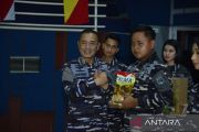 TNI AL bagikan 1.500 paket kebutuhan pokok di bulan Ramadhan