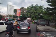 Polda Jabar terapkan "one way sepenggal" buat urai kemacetan di Nagreg