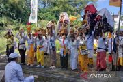 Sambut Nyepi, umat Hindu Magelang gelar upacara Melasti di Tuk Mas
