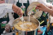 Rekor MURI pecah lewat penyajian 1.447 porsi opor di Festival Kuliner Ramadan
