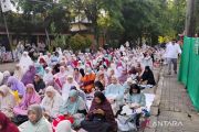Jamaah padati tempat Shalat Idul Fitri di Jaktim