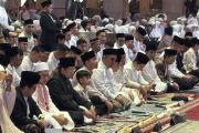 Wapres shalat di Masjid Istiqlal bersama Jan Ethes dan menteri