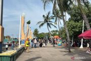Puluhan ribu pengunjung padati kawasan wisata Ancol