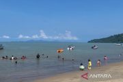 Jumlah pengunjung Pantai Pandan alami penurunan pascabencana banjir