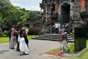 TMII gelar pawai budaya dan Tari Kecak hibur pengunjung