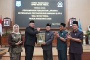 Dedy Yon sampaikan LKPJ Wali Kota Tegal Akhir TA 2025 kepada DPRD