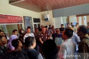 Puluhan warga Pajo datangi Kejari Dompu tolak eksekusi kasus oknum camat