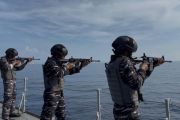 KRI Silas Papare-386 gelar latihan menembak di laut