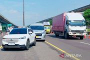 Petugas terapkan "contraflow" di Tol Japek di libur Jumat Agung