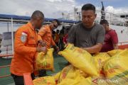 Penyaluran bantuan logistik untuk penyintas gempa di Pulau Batang Dua Maluku Utara