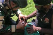 Satgas Yonif 136/TS pastikan warga Ilu peroleh layanan kesehatan secara baik