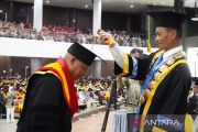 ULM kukuhkan Kapolda dan istri raih doktor bersama 1.258 lulusan