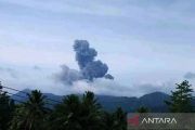 Gunung Dukono kembali erupsi, lontarkan abu vulkanik 1.200 meter