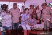 Momen Gubernur Sherly Tjoanda temui pengungsi gempa Pulau Batang Dua