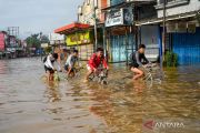 Ratusan rumah di Dayeuhkolot Kabupaten Bandung terendam banjir akibat luapan Sungai Citarum