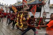 Kirab budaya peringatan HUT Ke-160 Kelenteng Ling Hok Bio