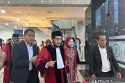Anwar Usman "tumbang" usai wisuda purnabakti