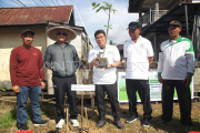 Aksi menanam pohon untuk Kalimantan Barat