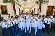 Siswa SMPN 39 Jakarta jelajahi Istana Presiden, kagumi koleksi seni